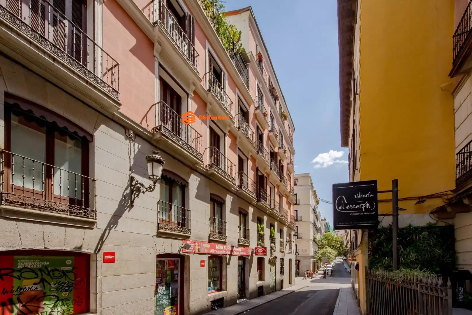 Vista exterior de Pis en venda en Madrid amb Aire condicionat, Calefacció i Balcó