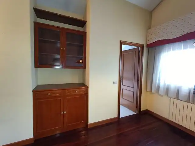 Comedor de Casa o chalet en venta en Vigo  con Calefacción, Jardín privado y Parquet