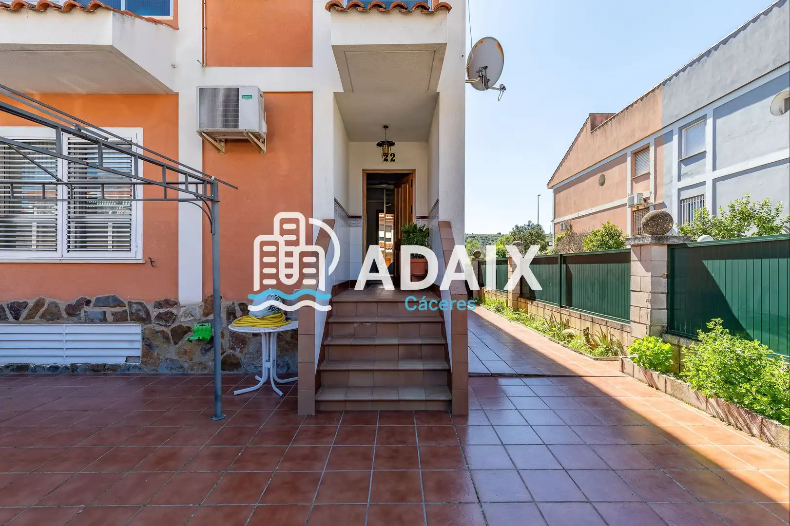 Vista exterior de Casa o xalet en venda en Cáceres amb Aire condicionat, Calefacció i Traster