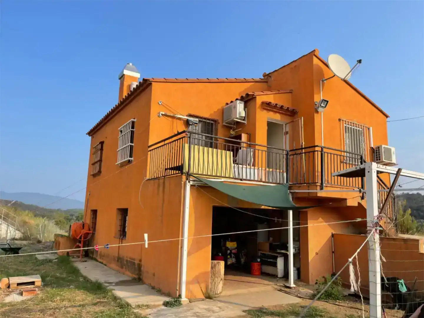 Vista exterior de Finca rústica en venda en Biure amb Jardí privat, Traster i Piscina