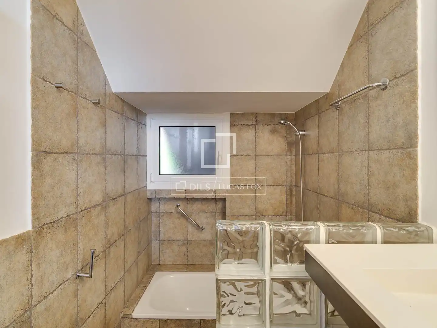 Baño de Casa o chalet de alquiler en Barcelona con Aire acondicionado, Calefacción y Jardín privado