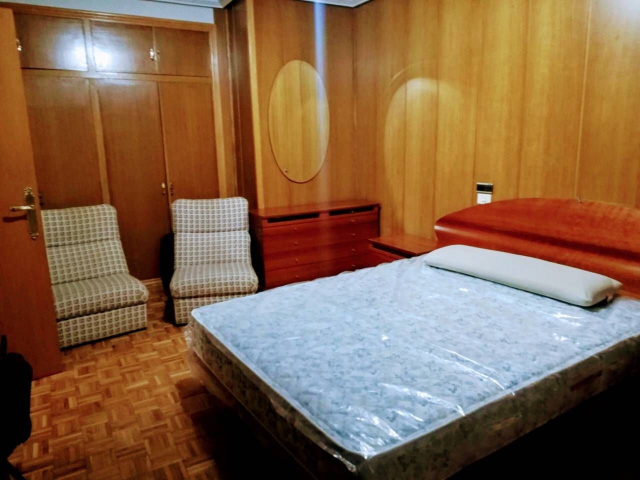 Bedroom of Apartment for sale in Burgos Capital  with Heating, Parquet flooring and Furnished