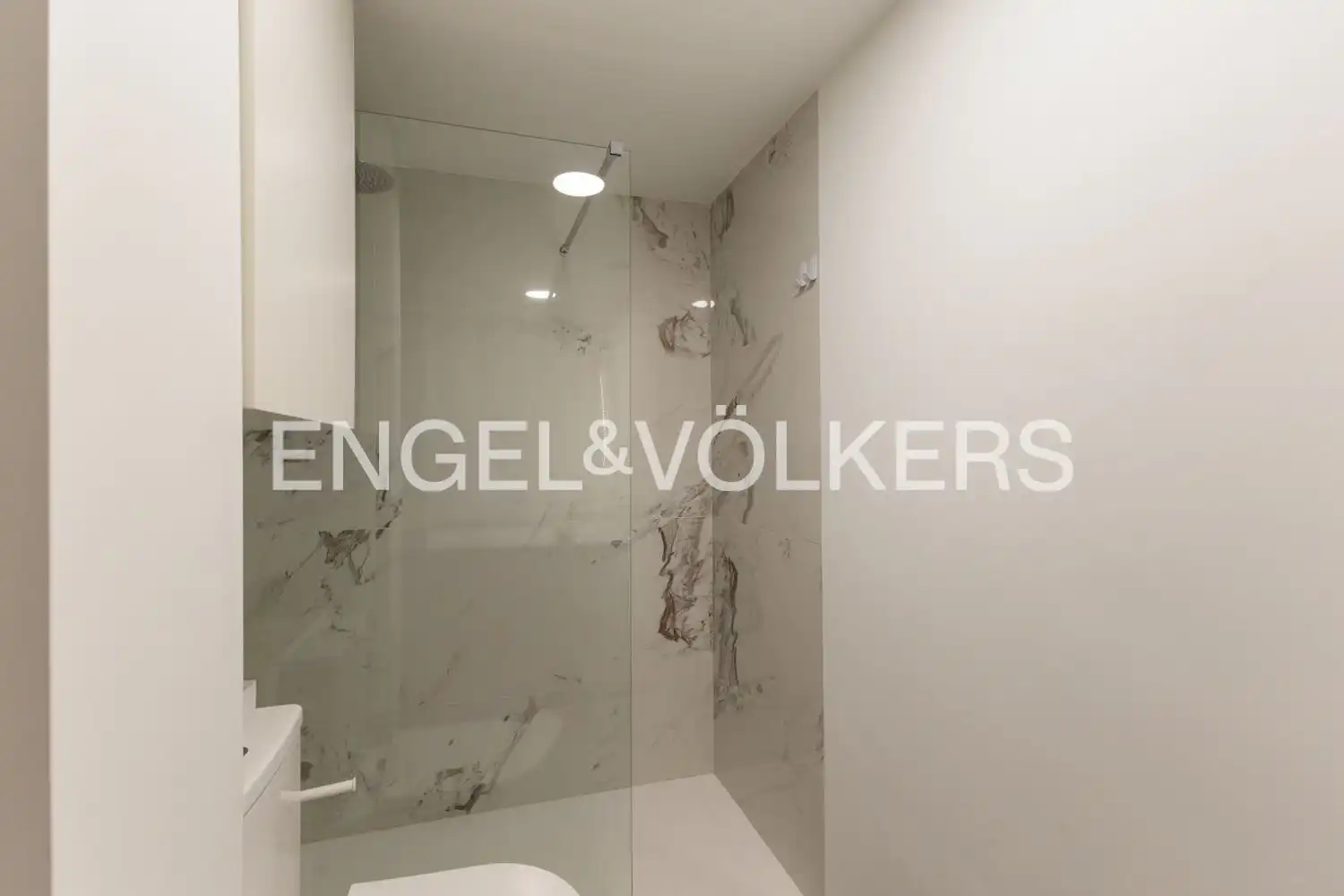 Baño de Piso de alquiler en Castellón de la Plana / Castelló de la Plana con Aire acondicionado, Calefacción y Parquet