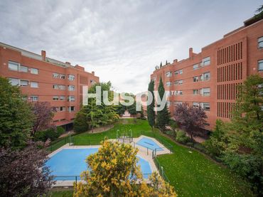 Flat with pool for sale in Avenida de Machupichu