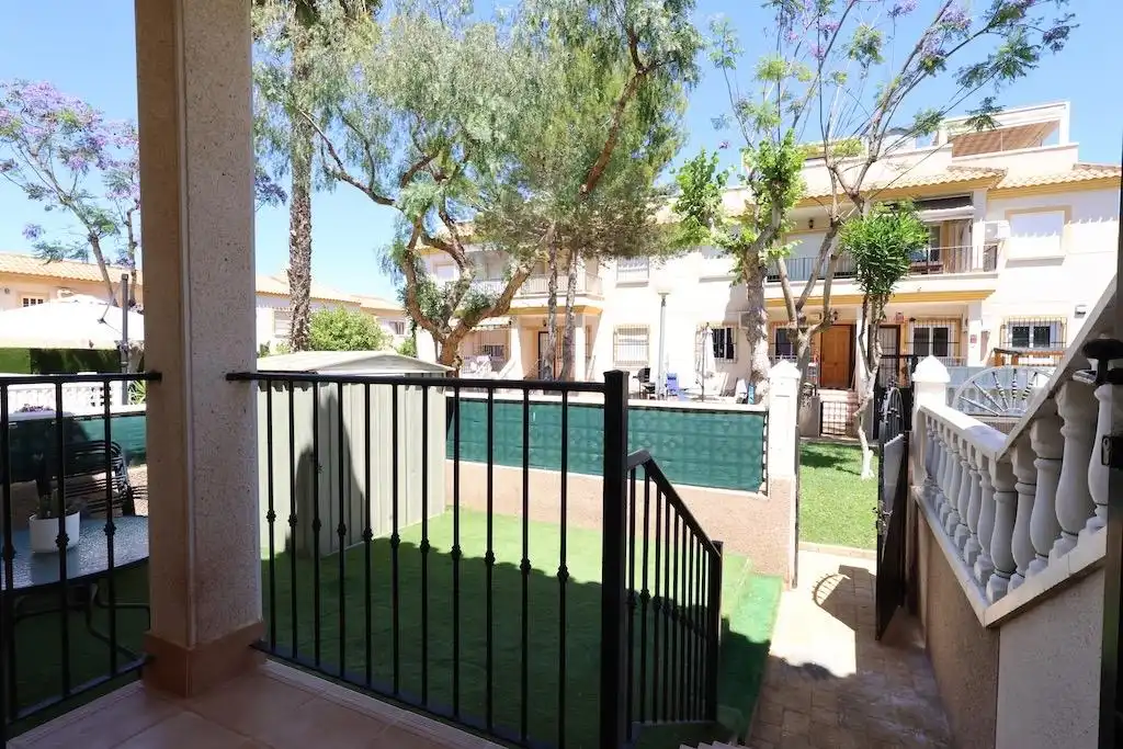 Jardí de Casa o xalet en venda en Orihuela amb Aire condicionat, Jardí privat i Terrassa