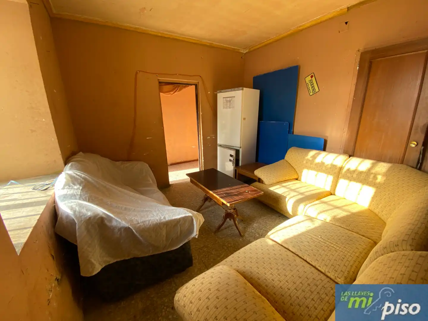Sala d'estar de Casa adosada en venda en Rueda amb Jardí privat, Terrassa i Traster
