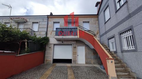 CASA ADOSADA MUY PRÓXIMA AL HOSPITAL DE OURENSE.