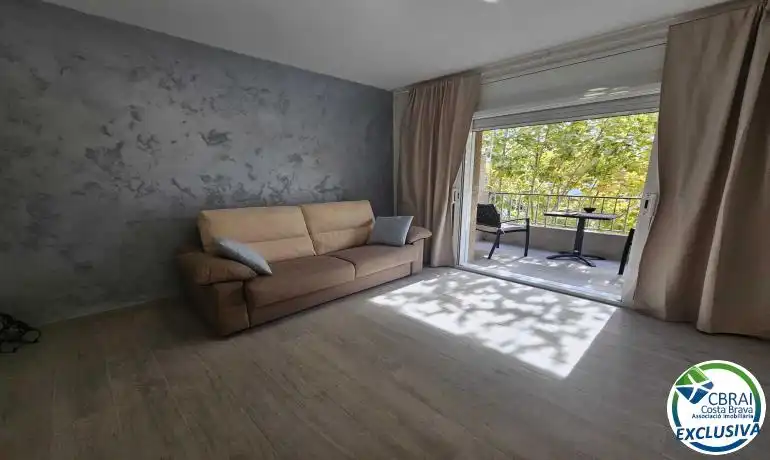Dormitori de Apartament en venda en Empuriabrava amb Aire condicionat i Terrassa