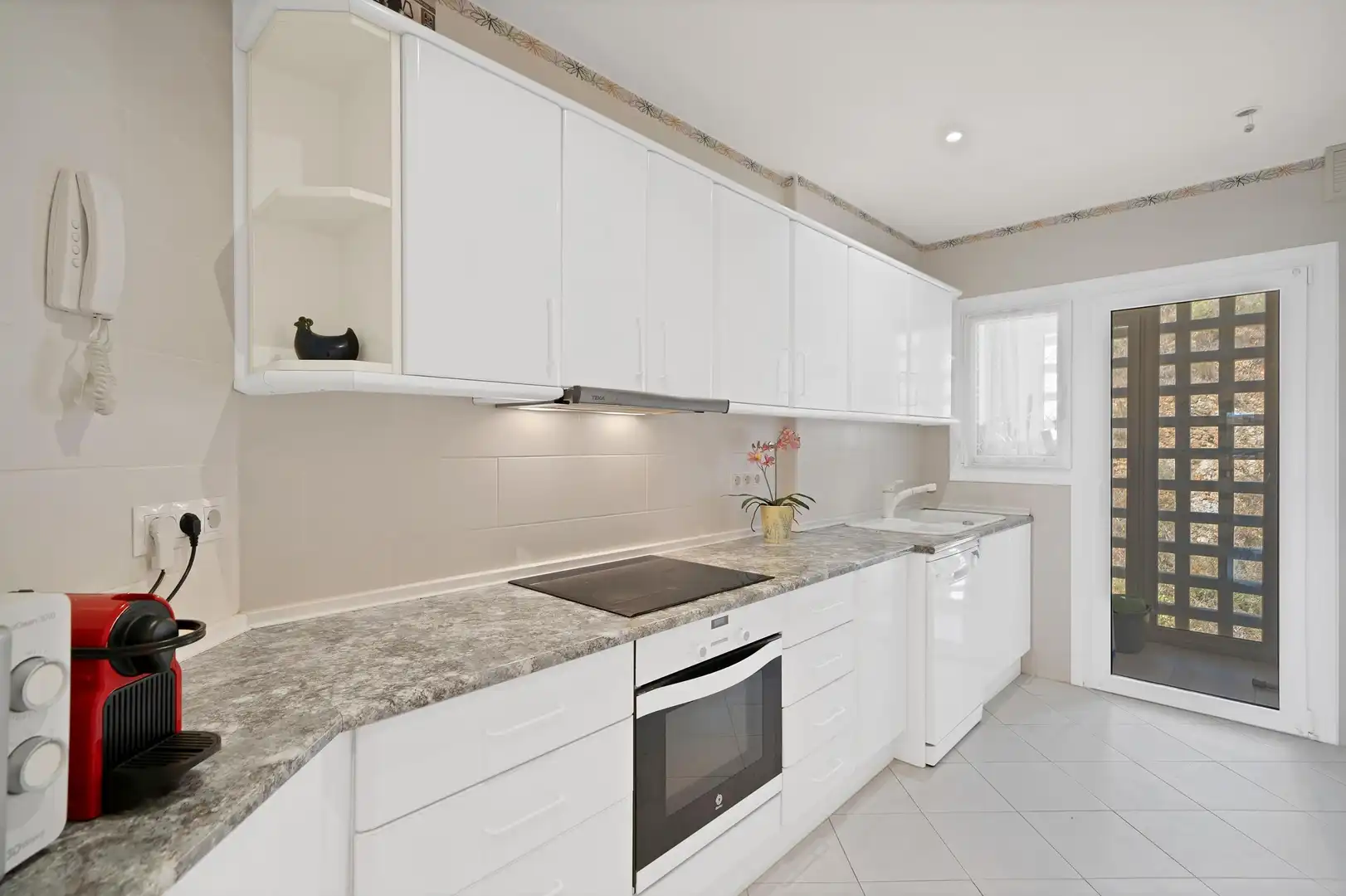 Cocina de Ático de alquiler en Marbella con Aire acondicionado, Calefacción y Jardín privado