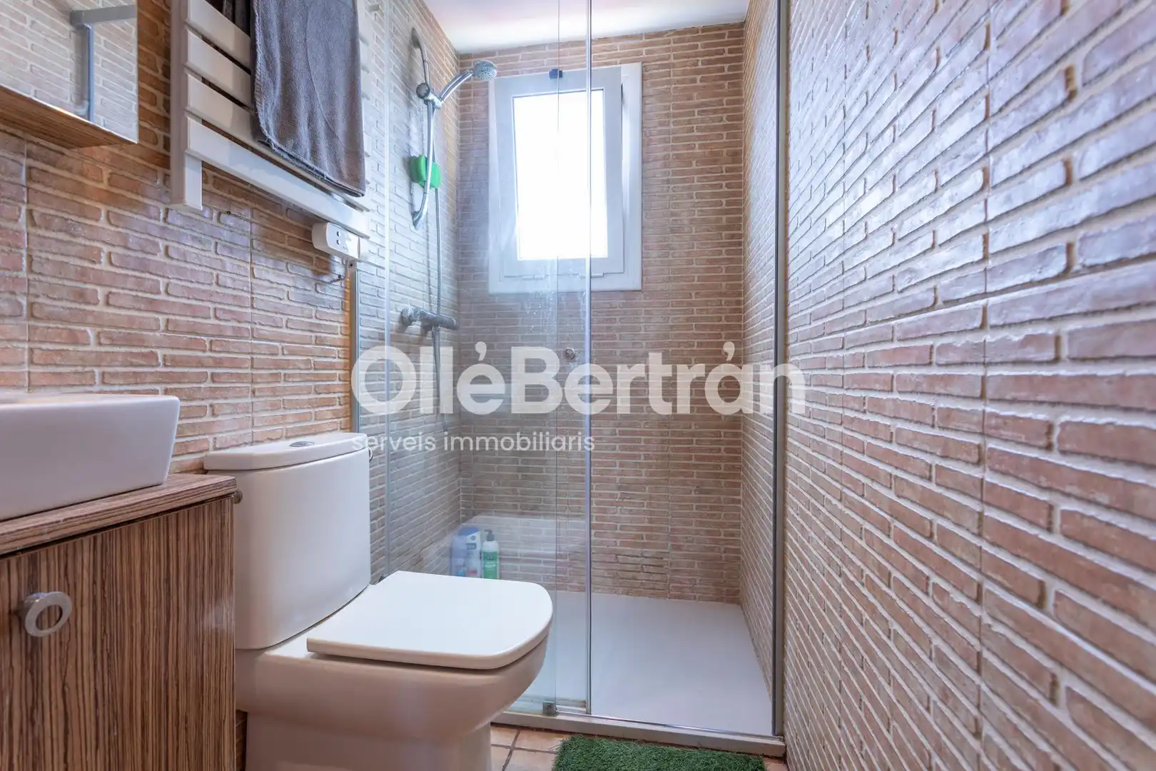 Baño de Ático en venta en Barcelona con Calefacción y Terraza