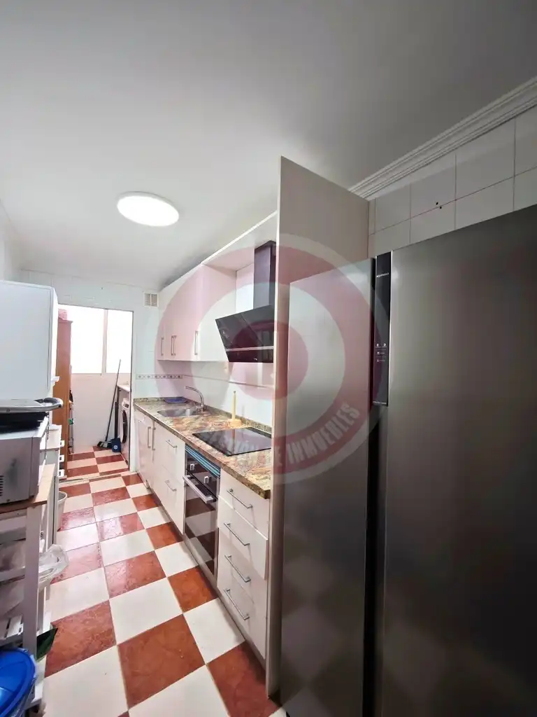 Küche von Wohnung zum Verkauf in Algarrobo mit Klimaanlage, Terrasse und Gemeinschaftspool