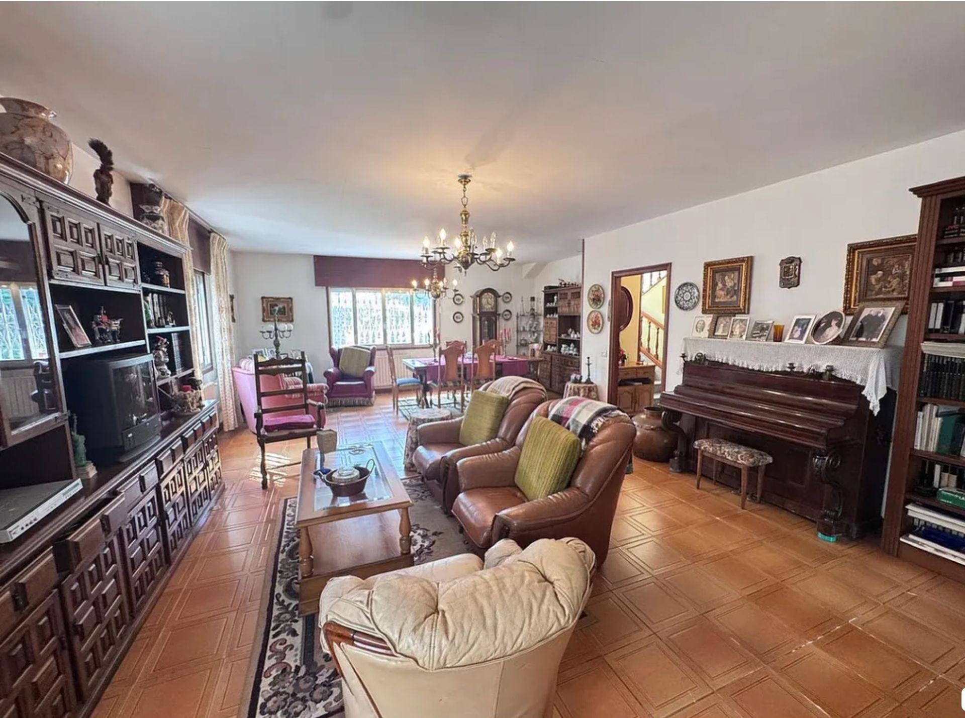 Living room of Houses for sale in Santiago de Compostela   with Heating, Private garden and Furnished