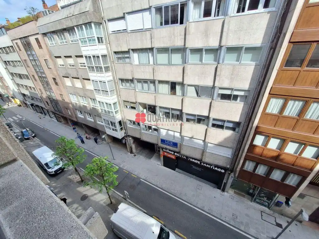 Vista exterior de Piso de alquiler en Santiago de Compostela  con Balcón