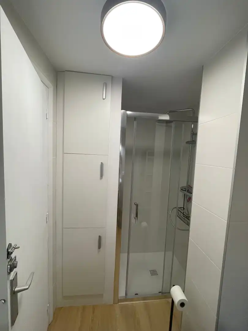Bathroom of Flat for rent in Girona  with Heating, Furnished and Oven