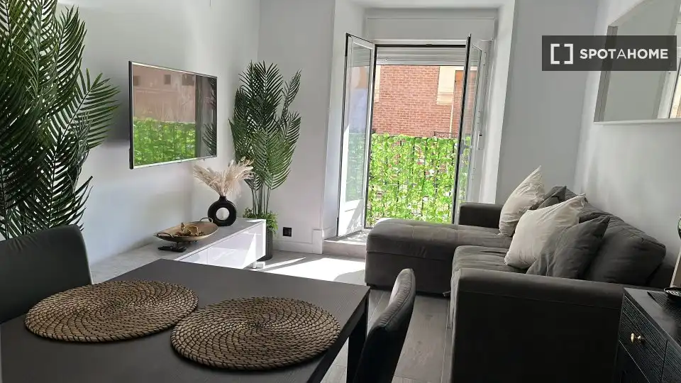 Piso con terraza en alquiler en Centro