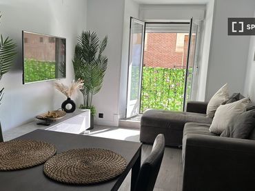 Appartamento con balcone in affitto a Centro