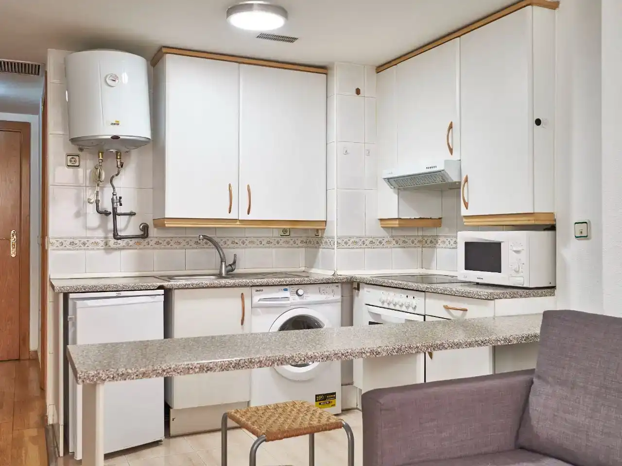 Cuina de Estudi en venda en Madrid amb Aire condicionat, Jardí privat i Parquet