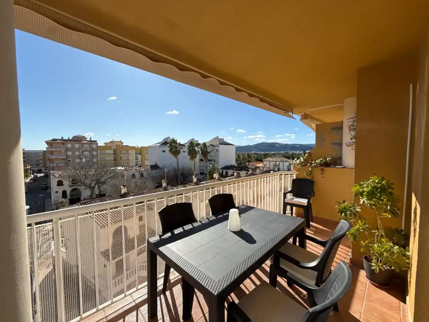 Terrasse von Wohnung zur Miete in Miramar mit Klimaanlage, Schwimmbad und Balkon