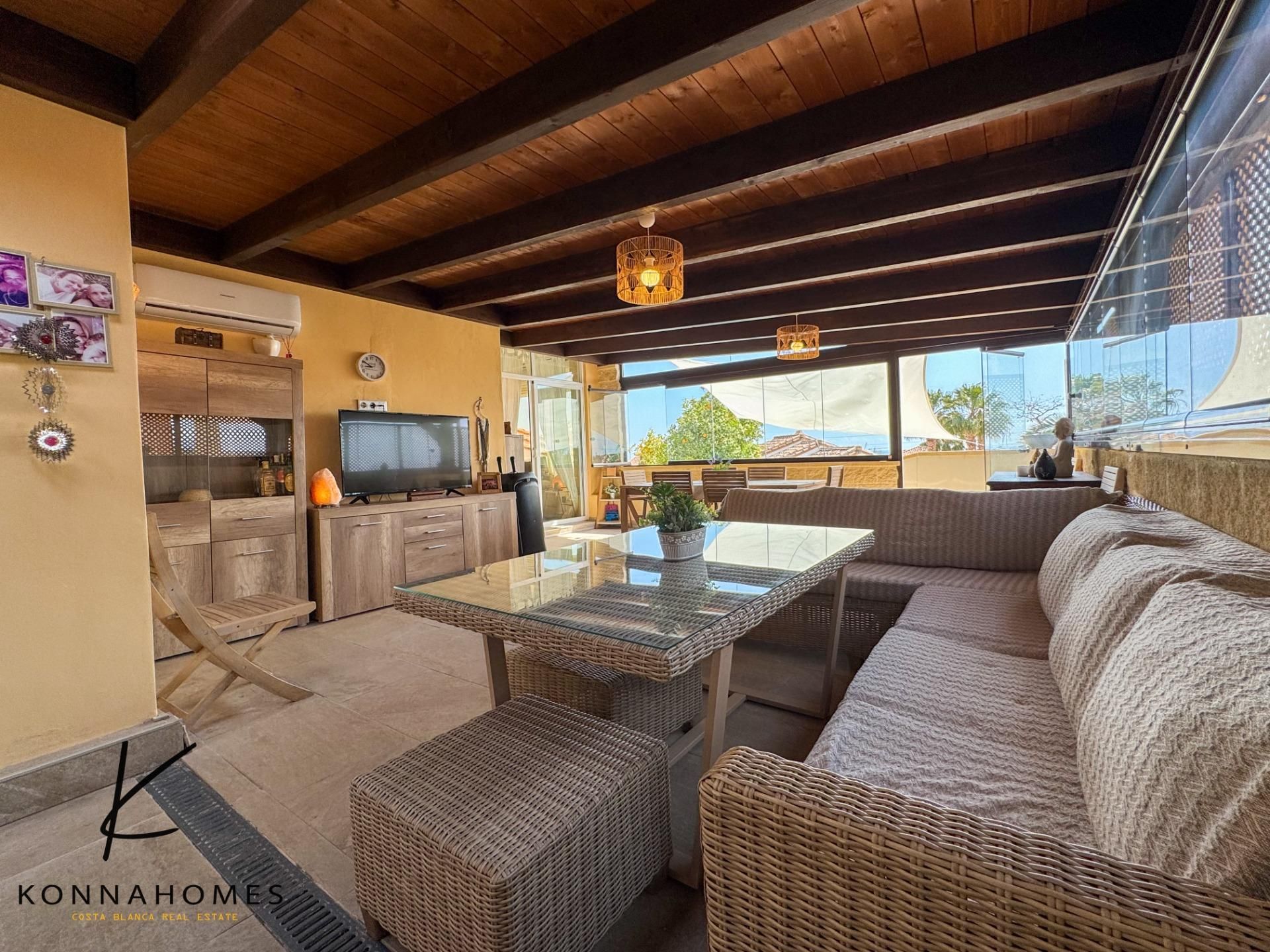 Sala d'estar de Casa o xalet en venda en Mutxamel amb Aire condicionat, Calefacció i Jardí privat