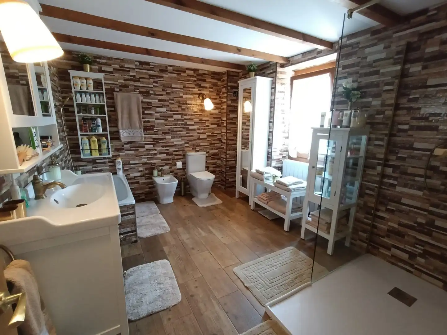 Bany de Casa o xalet en venda en Las Rozas de Valdearroyo  amb Calefacció i Jardí privat