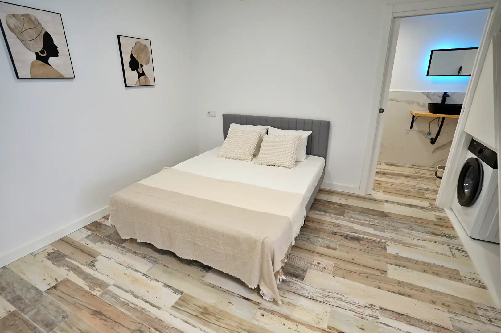 Bedroom of Study for sale in Valencia  with Air Conditioner