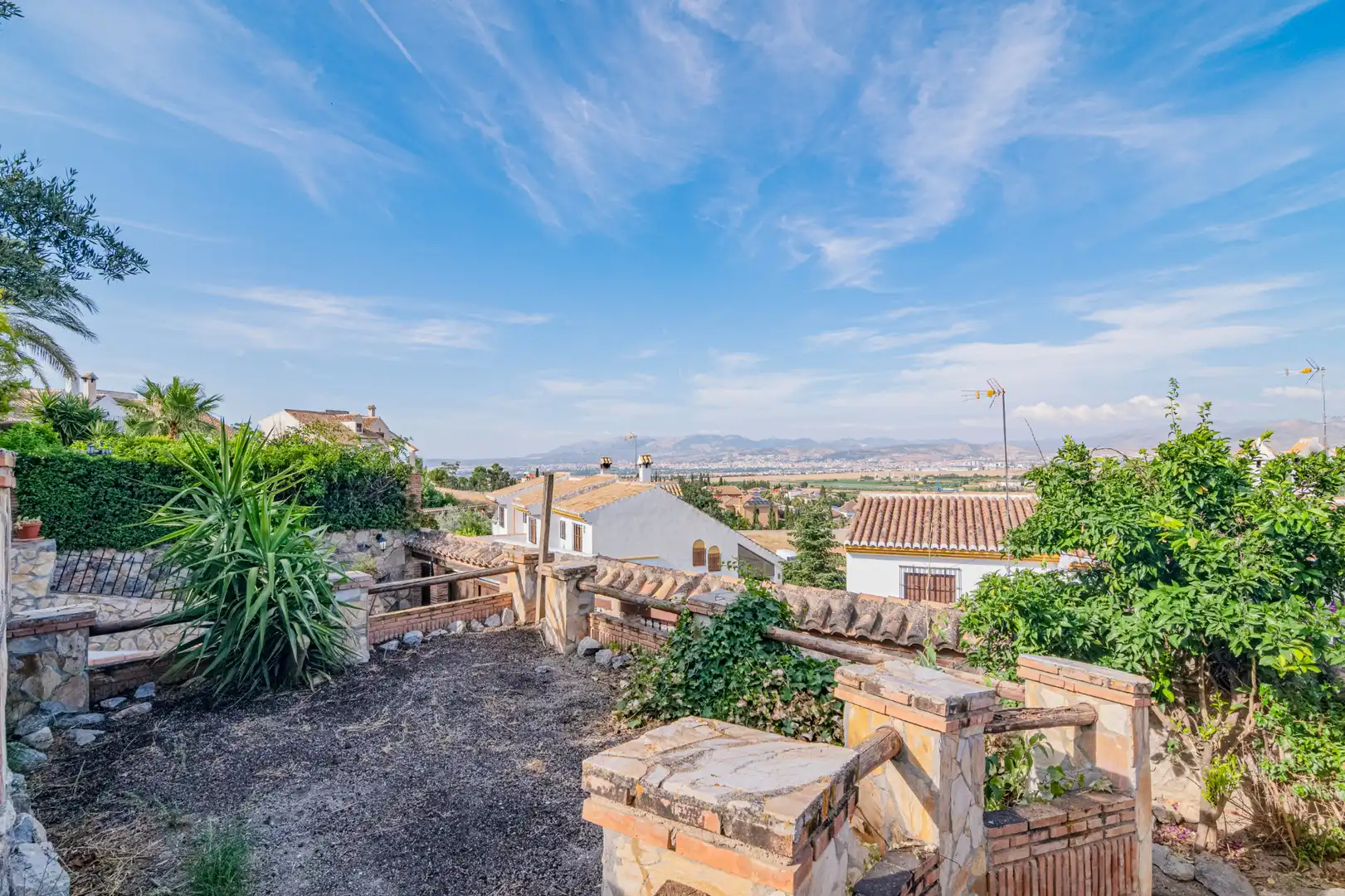 Vista exterior de Casa o xalet en venda en Las Gabias amb Jardí privat, Terrassa i Moblat