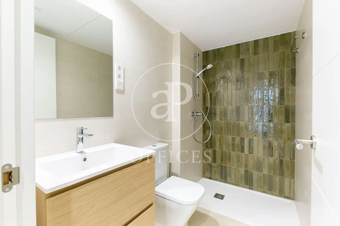 Baño de Oficina de alquiler en Barcelona con Aire acondicionado y Calefacción