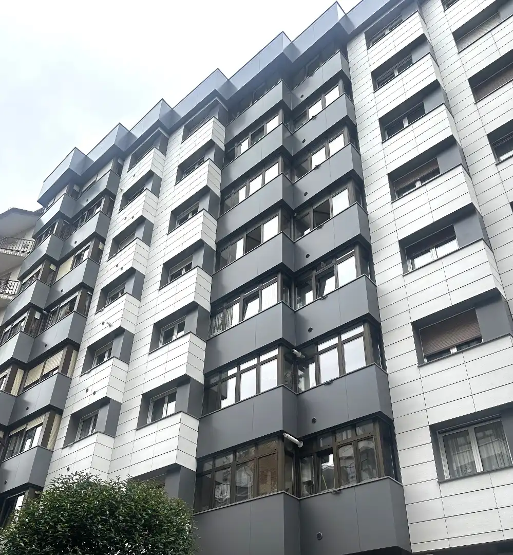 Vista exterior de Pis en venda en Gijón  amb Calefacció, Moblat i Forn