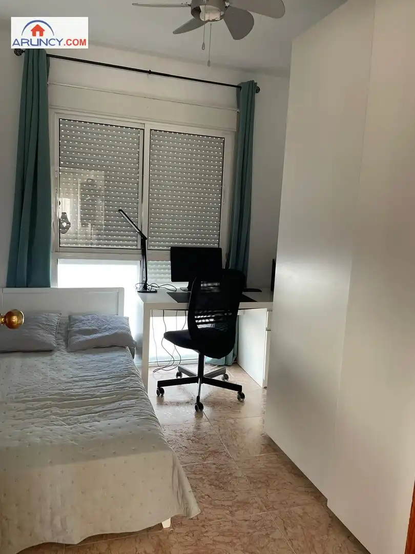 Dormitori de Pis de lloguer en Sevilla amb Aire condicionat, Calefacció i Moblat
