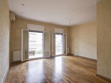 Piso con balcón en venta en Avinguda de la República Argentina