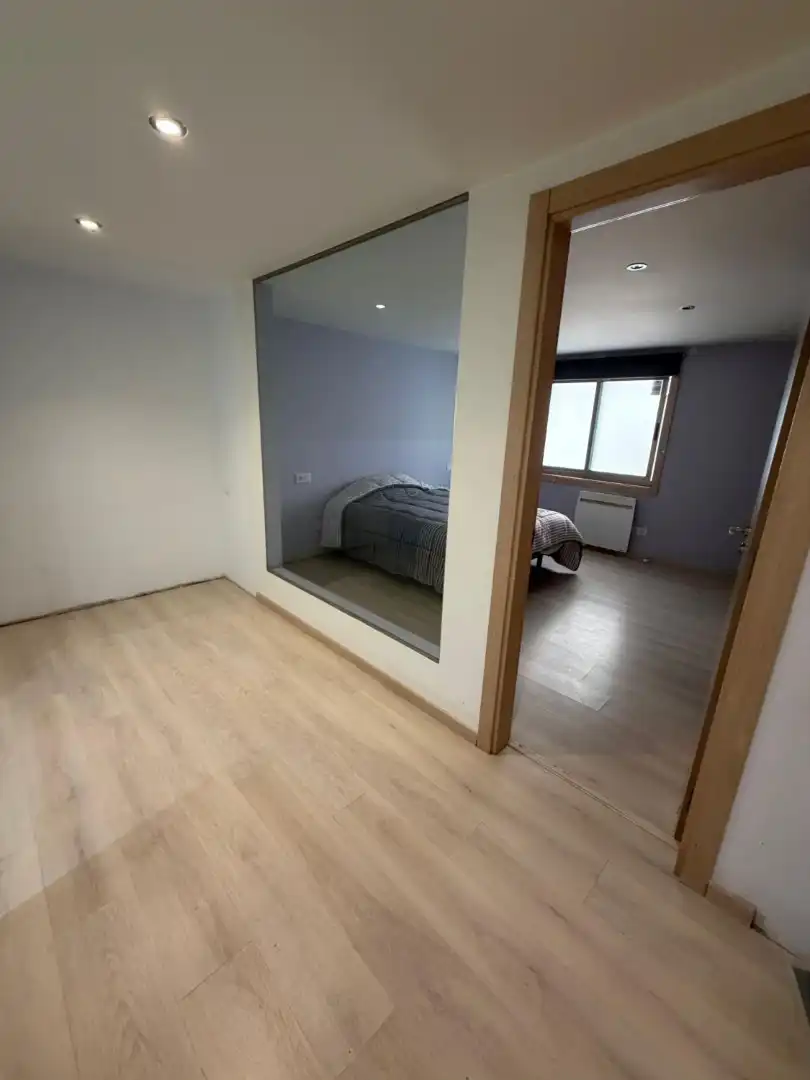 Schlafzimmer von Erdgeschoss zur Miete in A Coruña Capital  mit Parkett, Waschmaschine und Mikrowelle