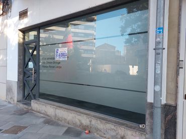 Local comercial en venda a Calle Regimiento Tetuan 3