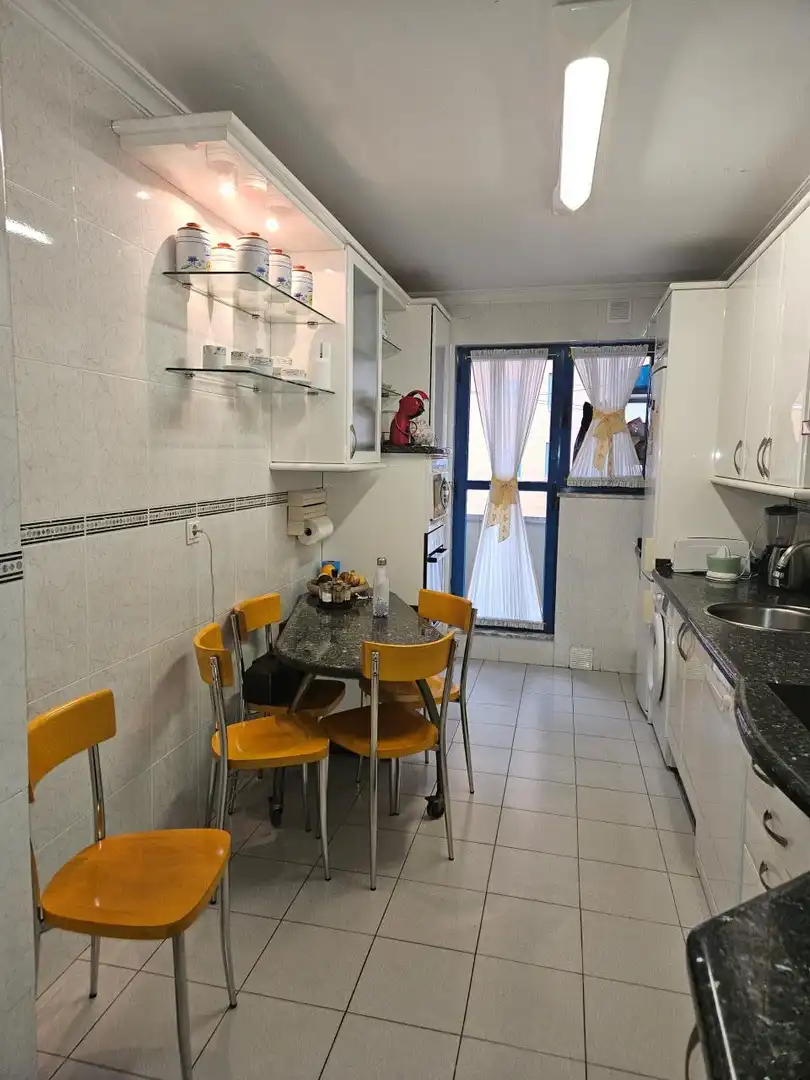 Cocina de Piso en venta en León Capital  con Calefacción, Trastero y Amueblado