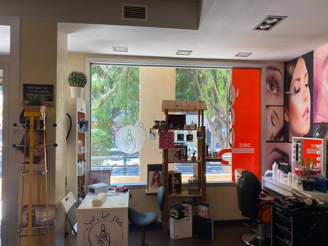 Local comercial en Venta en Calle Calle de Luis Barahona de Soto, 8 en Los Guindos - Parque Mediterráneo - Santa Paula