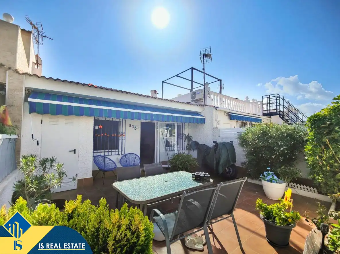 Terraza de Casa adosada en venta en Torrevieja con Aire acondicionado, Calefacción y Jardín privado