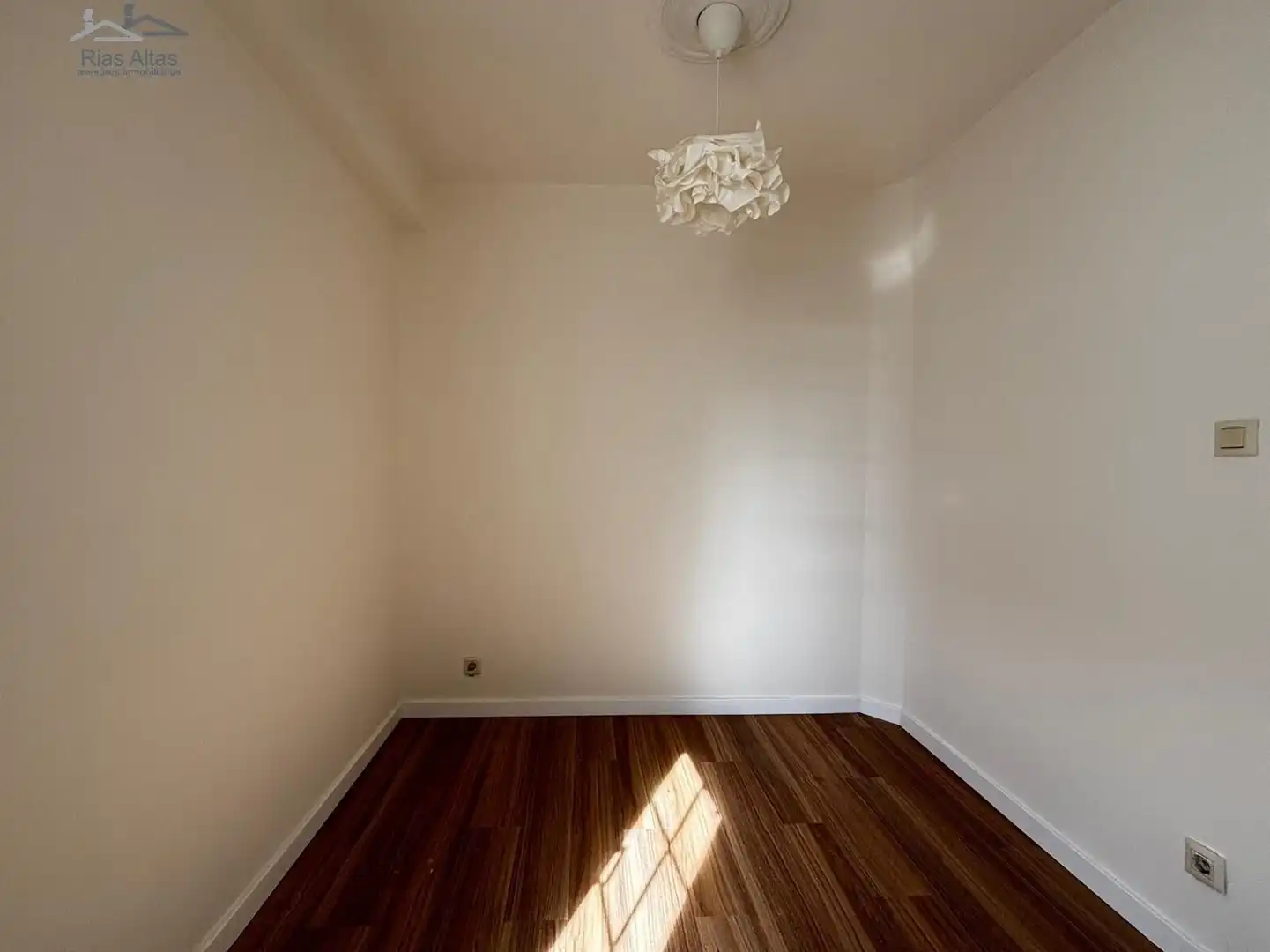 Habitación de Piso en venta en A Coruña Capital  con Calefacción y Balcón