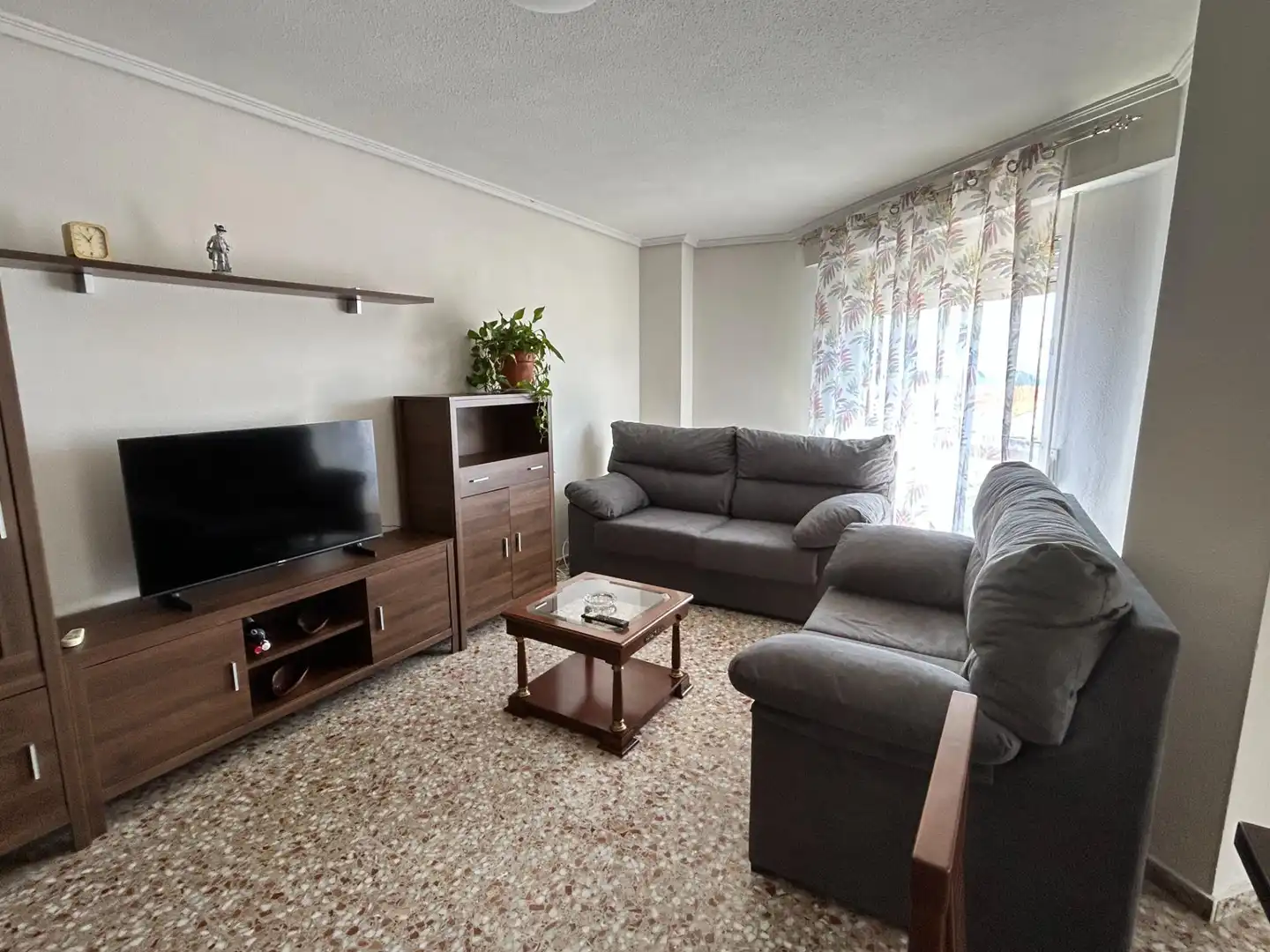 Sala de estar de Piso en venta en L'Alqueria de la Comtessa con Aire acondicionado, Calefacción y Amueblado