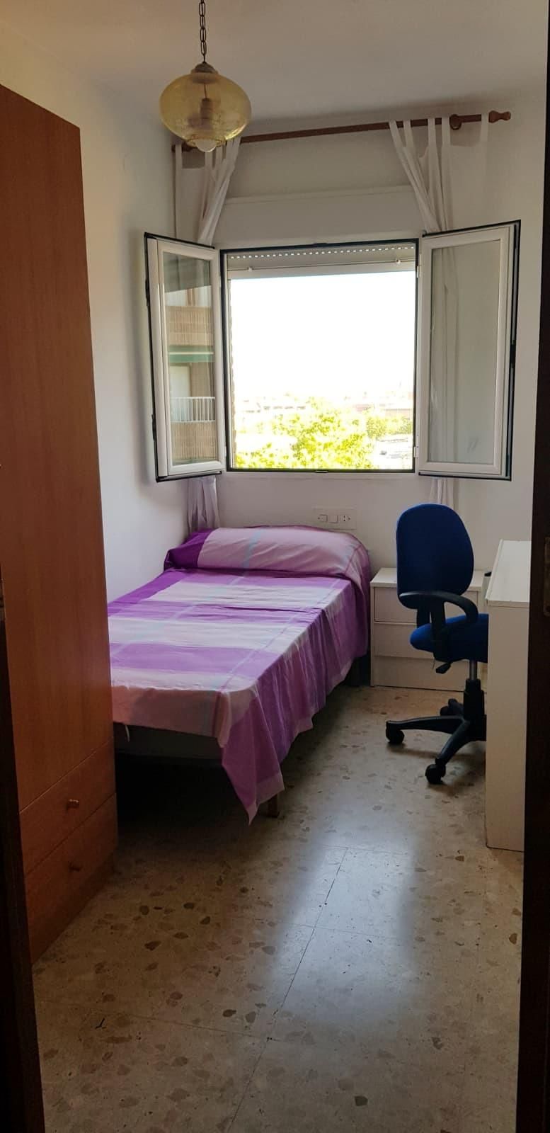 Bedroom of Flat to share in  Granada Capital  with Heating, Private garden and Balcony