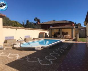 Piscina de Casa o xalet en venda en Chiclana de la Frontera amb Jardí privat, Terrassa i Traster