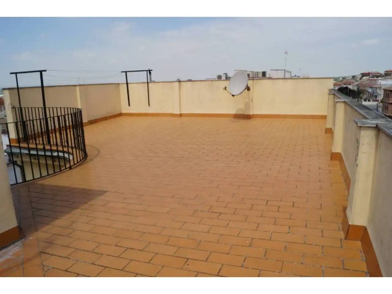 Flat with terrace for sale in Baena