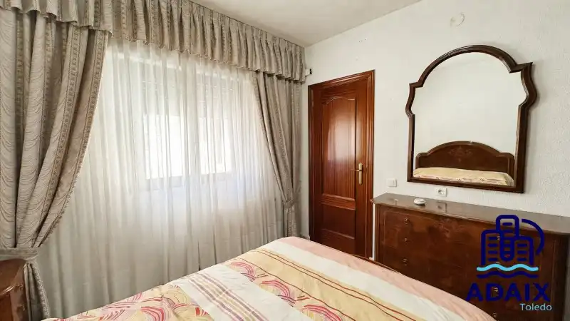Habitación de Casa adosada en venta en Huecas con Calefacción y Balcón