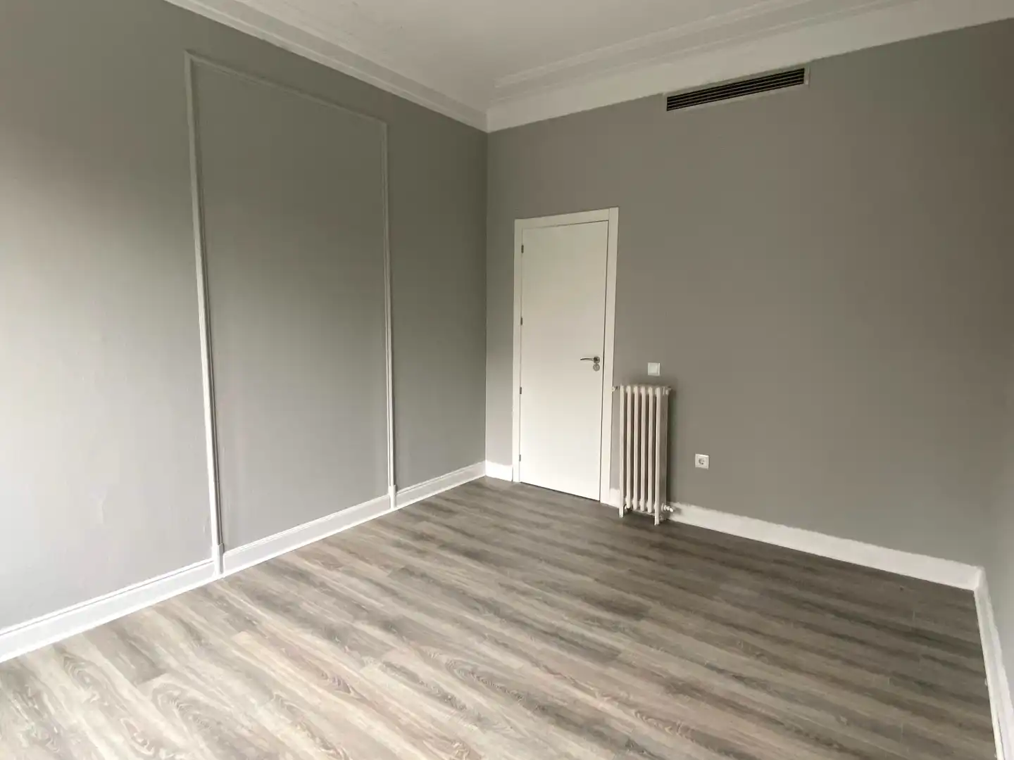 Bedroom of Office for rent in Madrid  with Air Conditioner, Heating and Internet