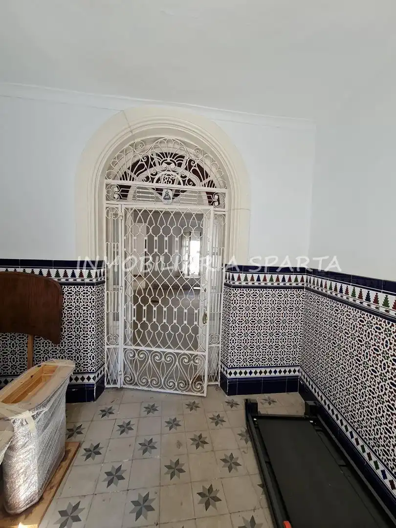 Casa adosada en venda en Sanlúcar la Mayor amb Jardí privat i Balcó