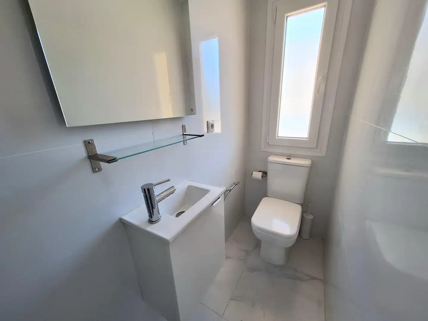 Baño de Casa adosada de alquiler en Fuengirola con Terraza, Trastero y Piscina comunitaria