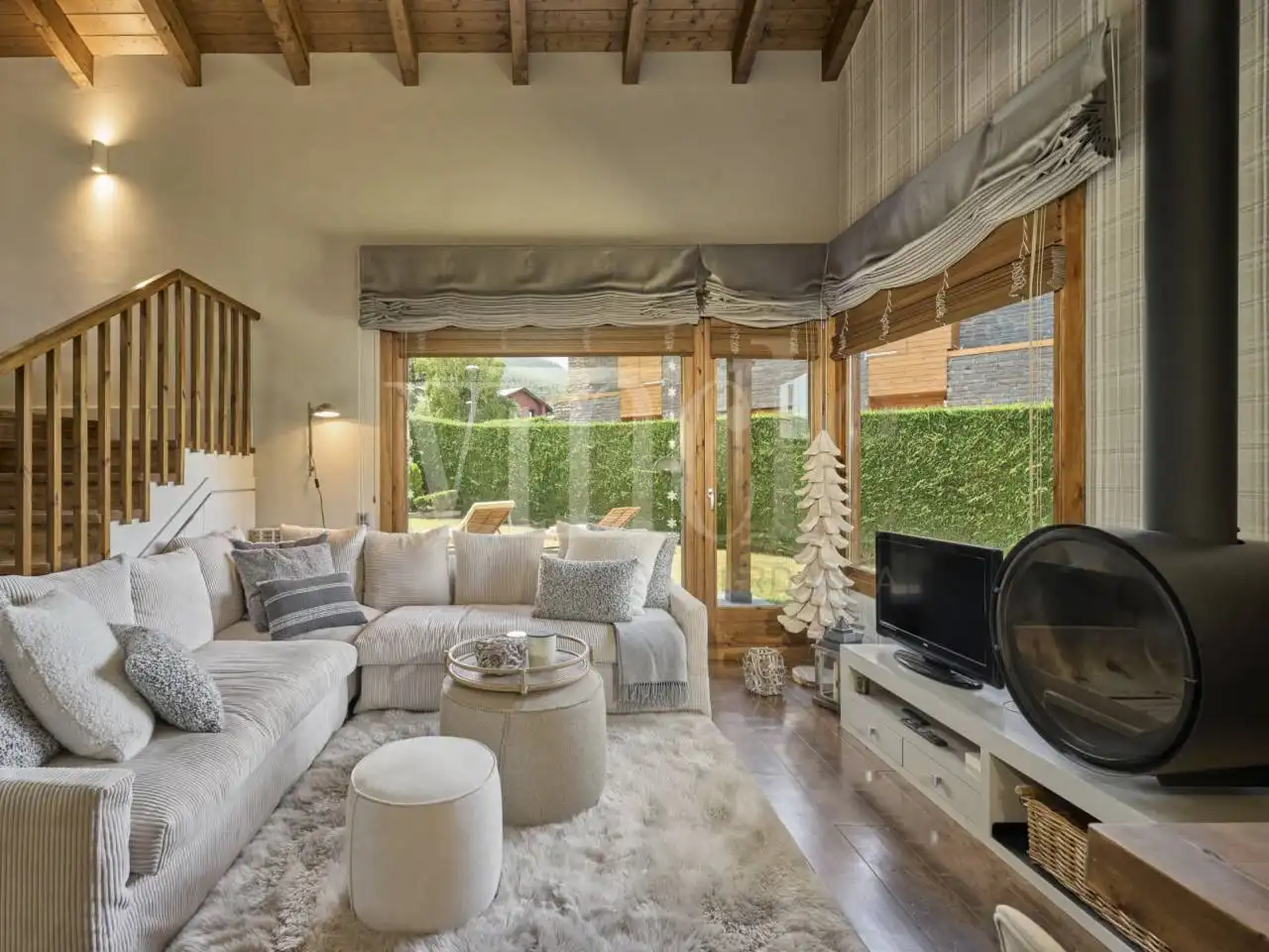 Sala d'estar de Casa adosada en venda en Alp amb Calefacció, Jardí privat i Parquet