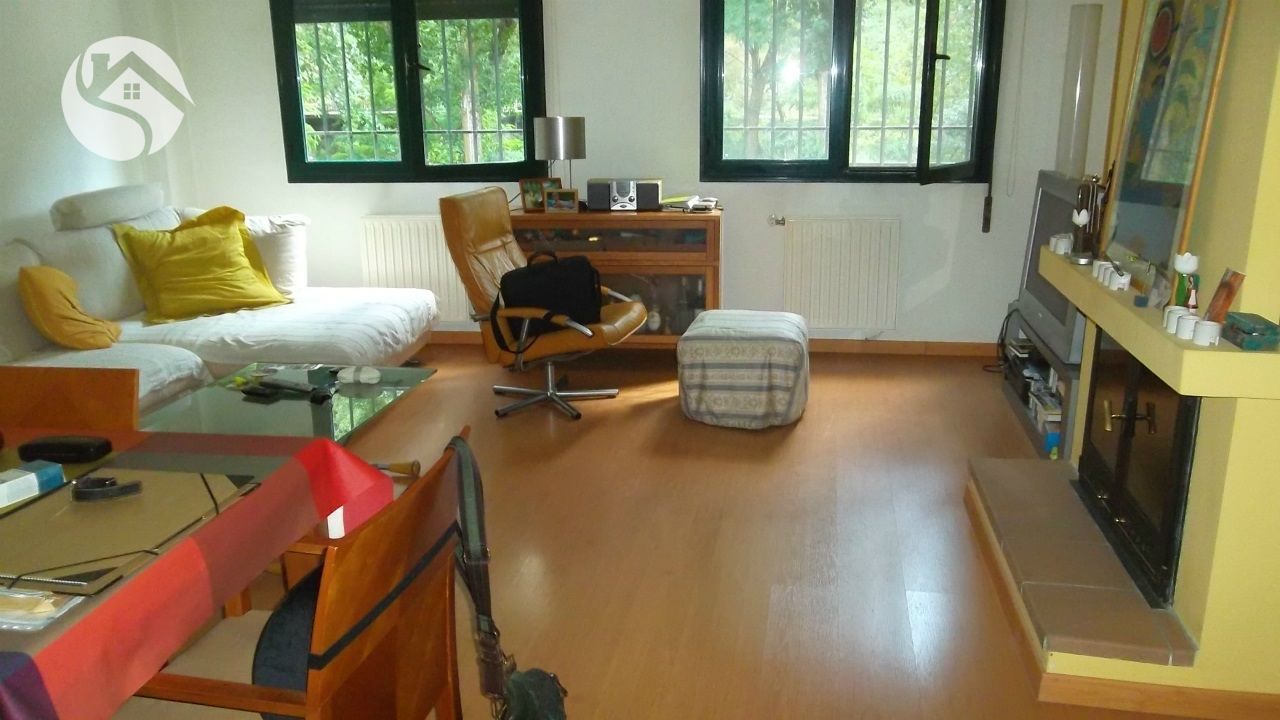 Sala d'estar de Casa adosada en venda en Cuenca Capital amb Calefacció i Traster