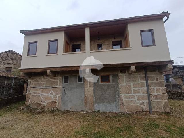 Casa-chalet en Venta en Punxín