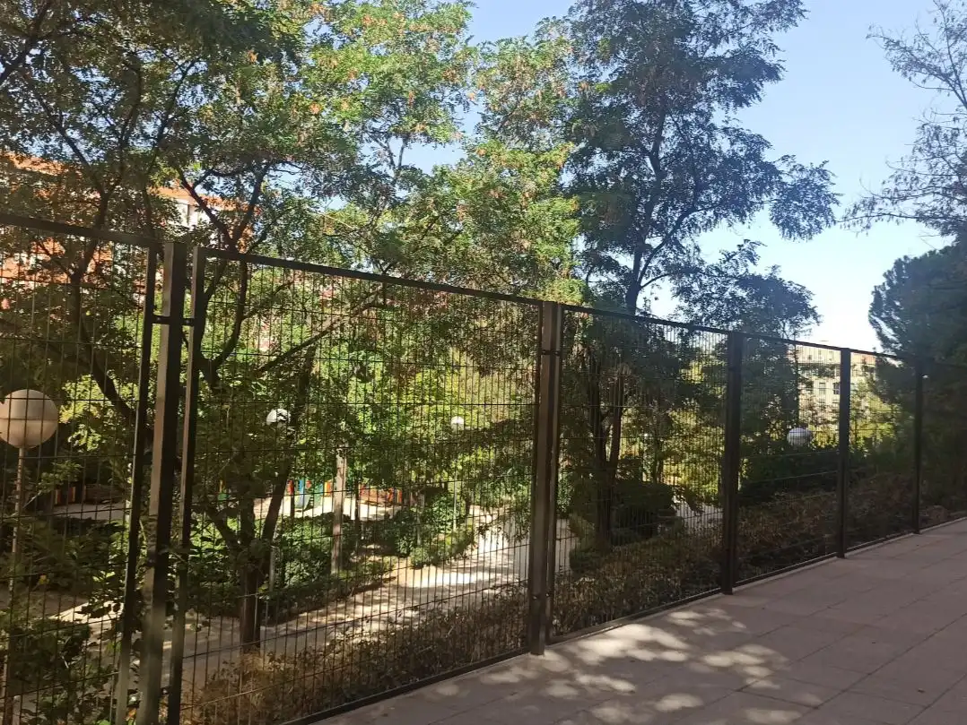 Außenansicht von Wohnung zum Verkauf in  Madrid Capital mit Klimaanlage