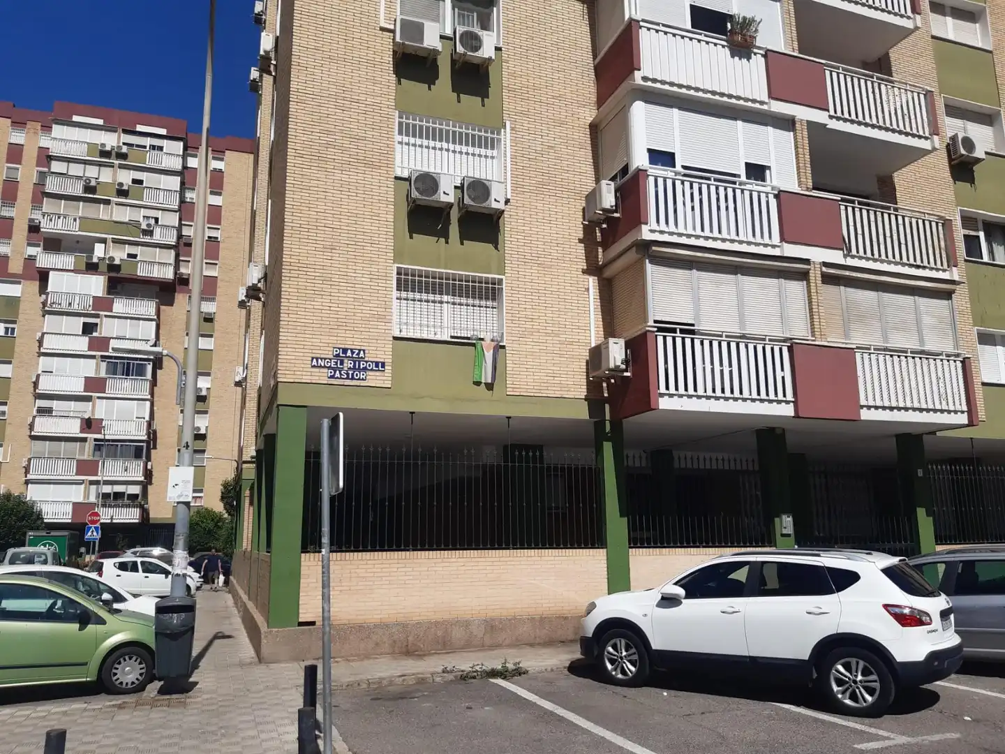 Exterior view of Flat for sale in Sevilla  with Air Conditioner