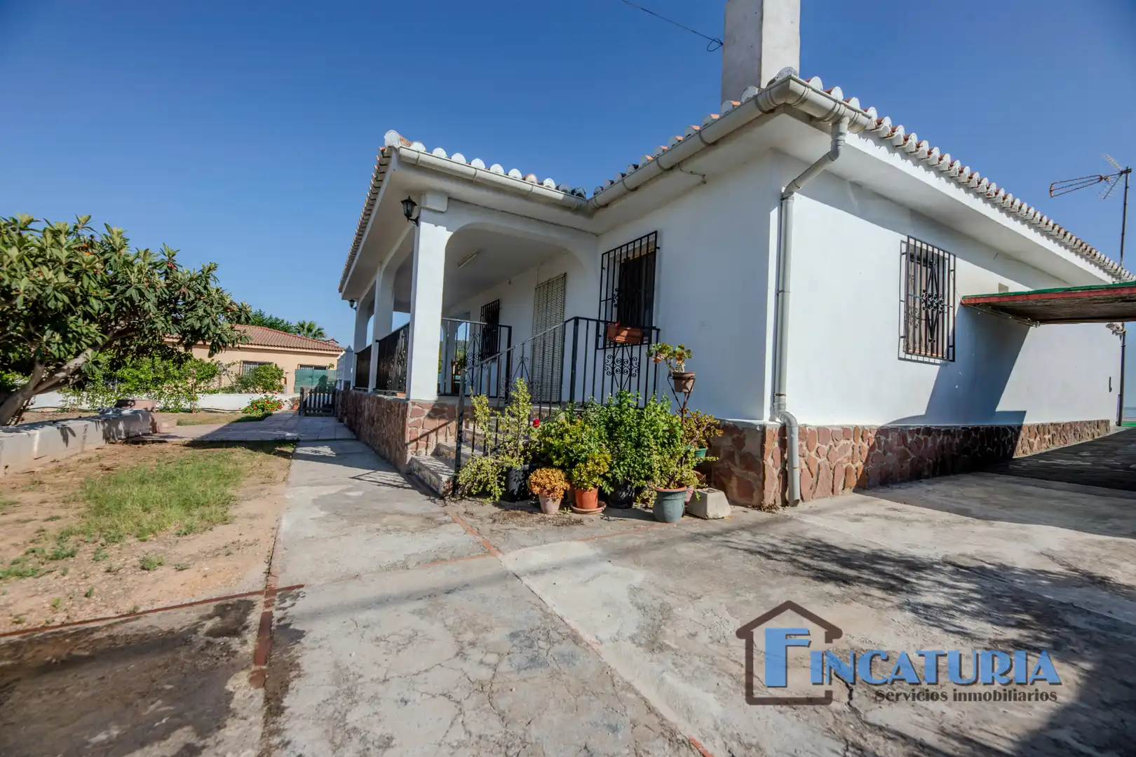 Vista exterior de Casa o chalet en venta en Vilamarxant con Jardín privado, Piscina y Amueblado